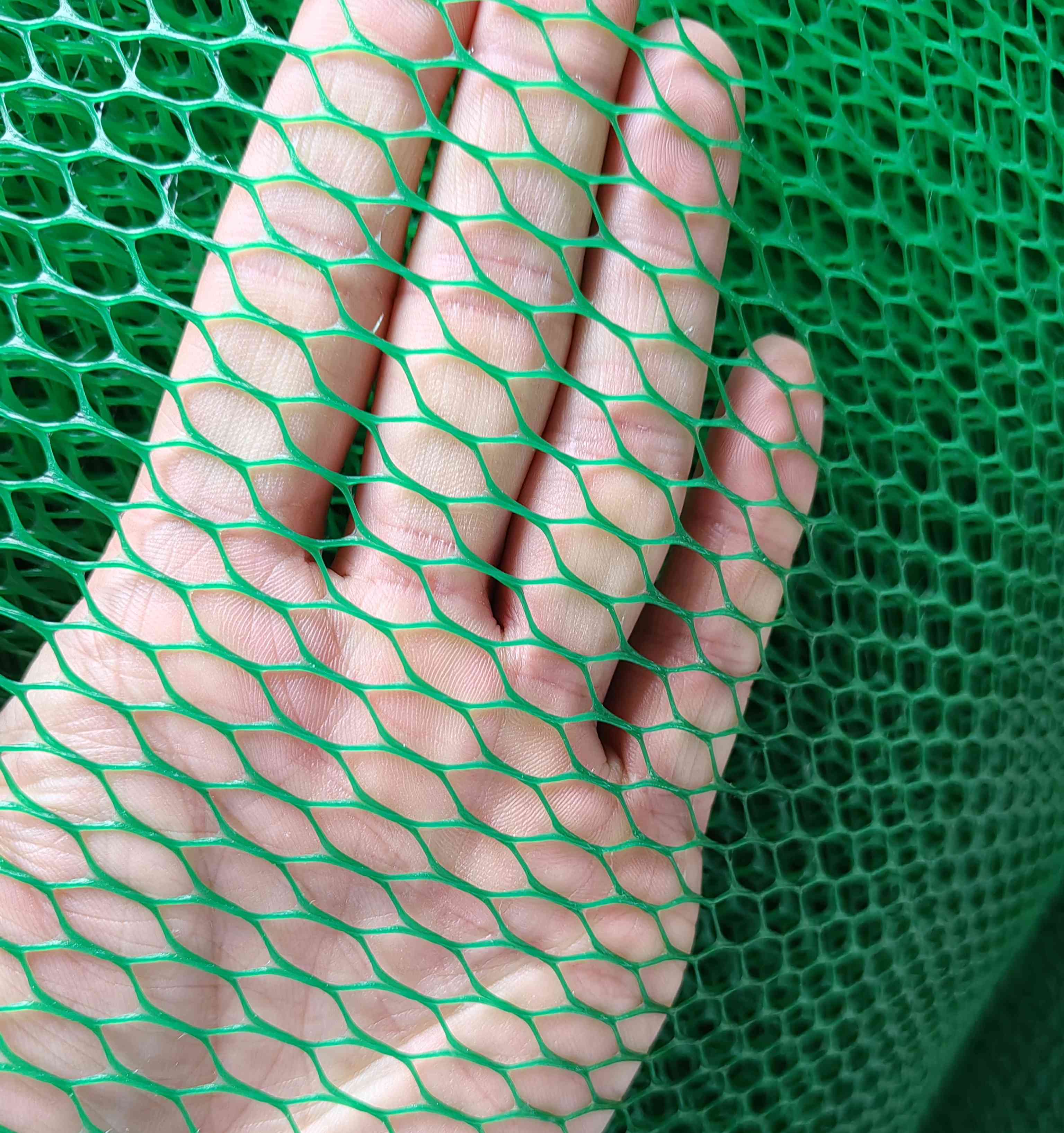 三维植被网与加筋土工网垫 构筑绿色、稳固的山体防护屏障